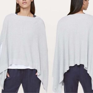 Lululemon Forward Flow Poncho almost Blue
One Size Cape